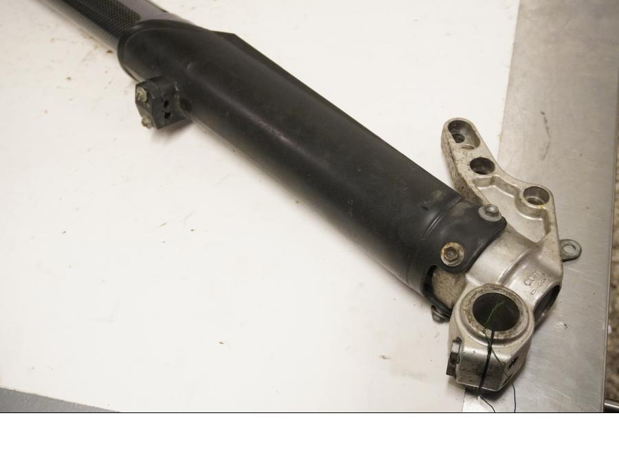 Baksidan på Gaffelben från en KTM 625 SMC -2006 motorcykel.