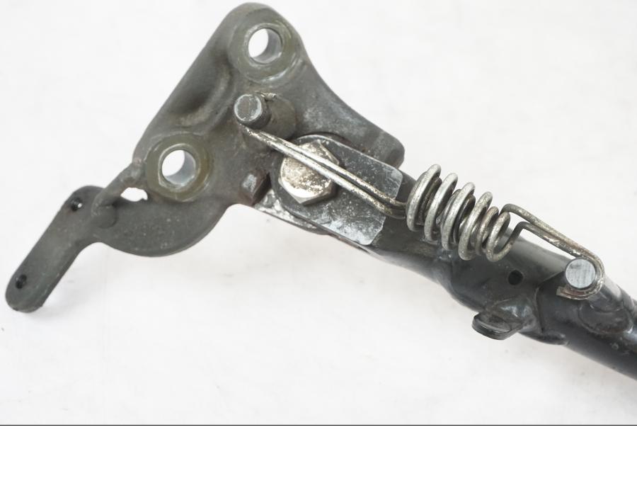 Snett nerifrån på Sidostöd från en Suzuki GSX-R 600 -2007 motorcykel.