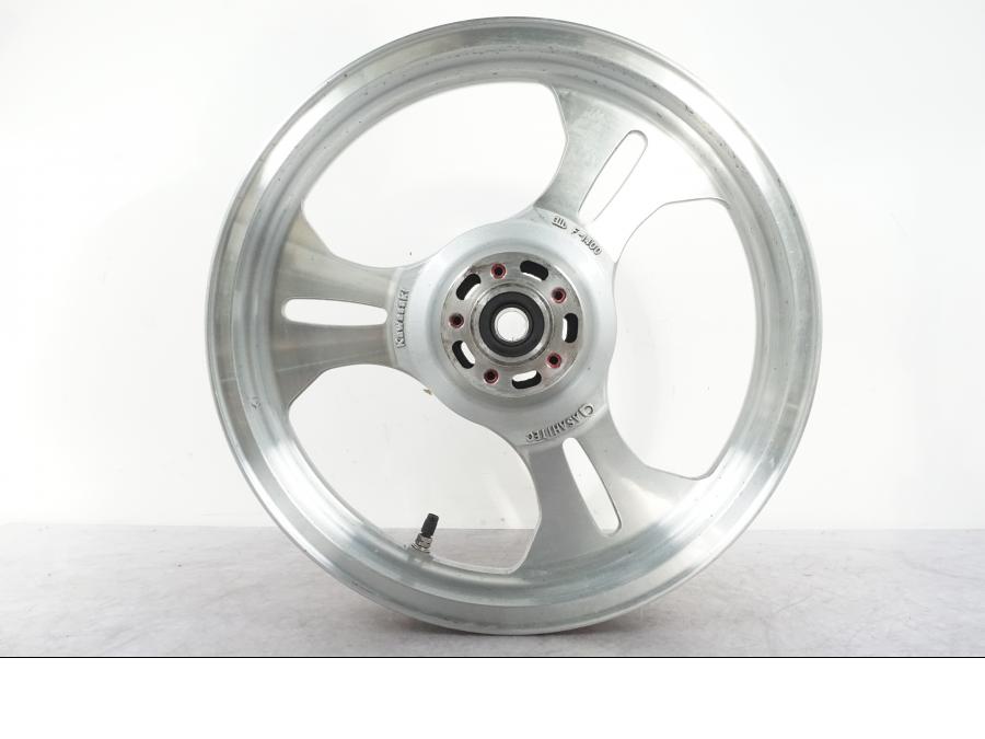 Framsidan på Fälg från en Kawasaki VN 1500 Mean Streak -2002 motorcykel.