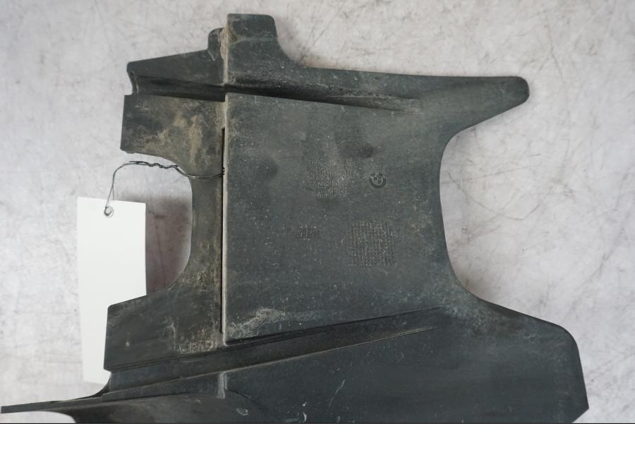 Snett nerifrån på Stänkskydd från en BMW K 1600 GTL -2015 motorcykel.