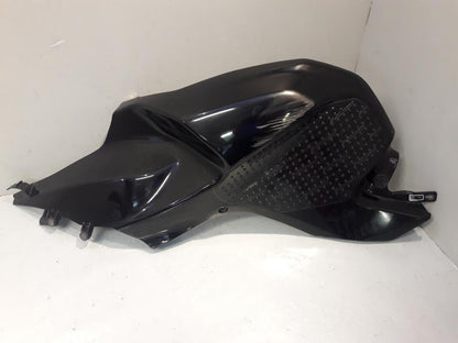 Framsidan på Bensintankskåpa från en BMW K 1200 S -2008 motorcykel.