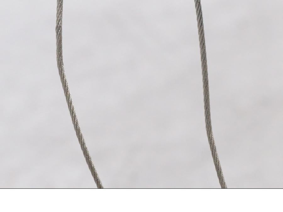 Vänster sida på Gasvajer från en Suzuki GSF 1250 -2010 motorcykel.