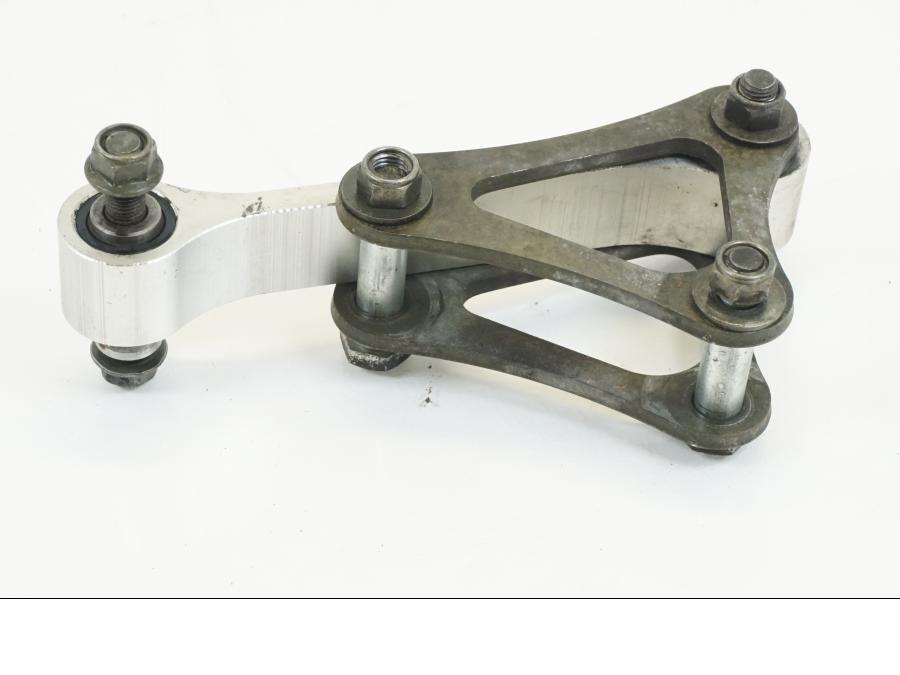 Höger sida på Stötdämparlänkage från en Yamaha YZF R6 -1999 motorcykel.