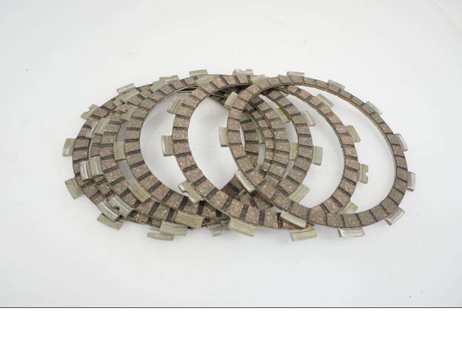 Framsidan på Lameller från en Suzuki LS 650 -2003 motorcykel.