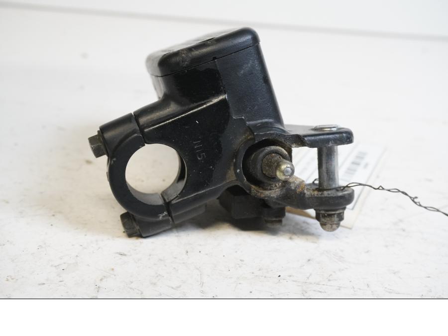 Höger sida på Bromshuvudcylinder från en Honda VFR 800 -1999 motorcykel.