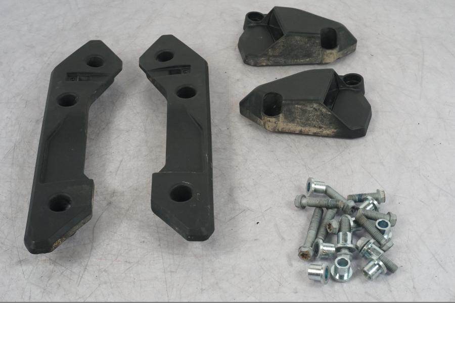 Framsidan på Sidoväskhållare från en KTM 1290 Super Adventure R -2018 motorcykel.