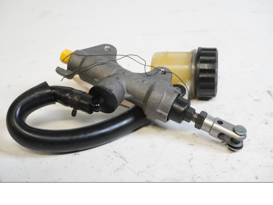 Framsidan på Bromshuvudcylinder från en Yamaha YZF 1000 R1 -2010 motorcykel.