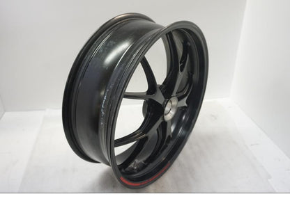 Vänster sida på Fälg från en Ducati Monster 796 -2013 motorcykel.