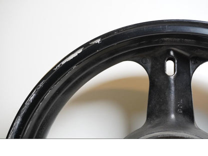 Extrabild5 på Fälg från en Suzuki DL 1000 -2004 motorcykel.