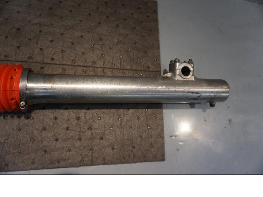 Baksidan på Gaffelben från en Honda XR 600 R -1990 motorcykel.