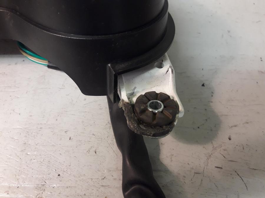 Vänster sida på Instrumentpanel från en Honda CBR 125 R -2008 motorcykel.