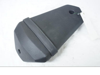 Baksidan på Sadel från en Yamaha YZF-R 125 -2008 motorcykel.