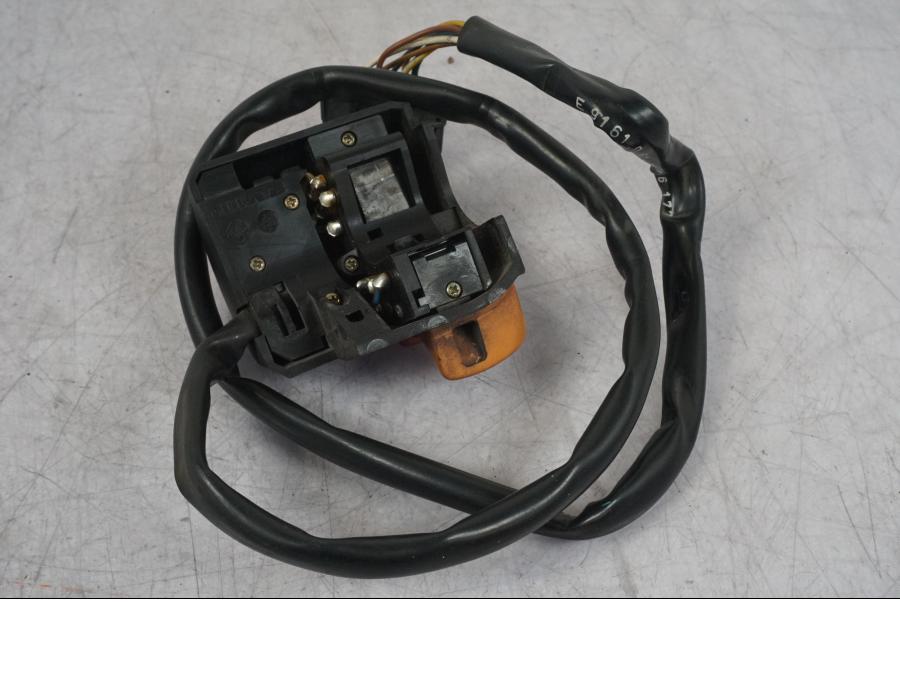 Höger sida på Styrelreglage från en BMW R 1100 GS -1998 motorcykel.