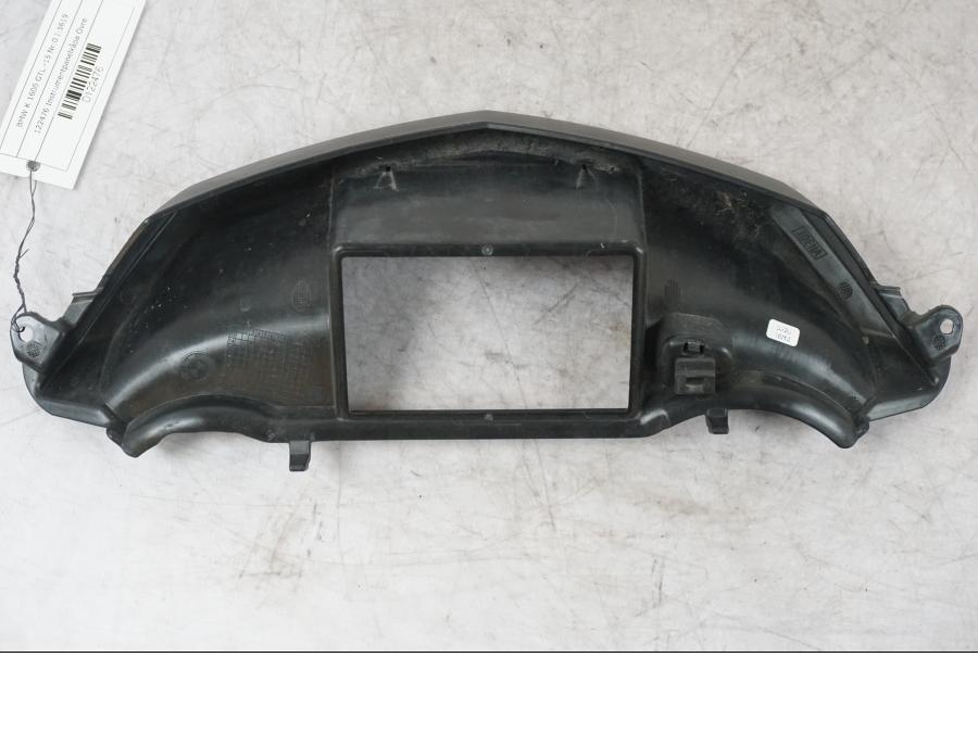 Vänster sida på Instrumentpanelkåpa från en BMW K 1600 GTL -2015 motorcykel.