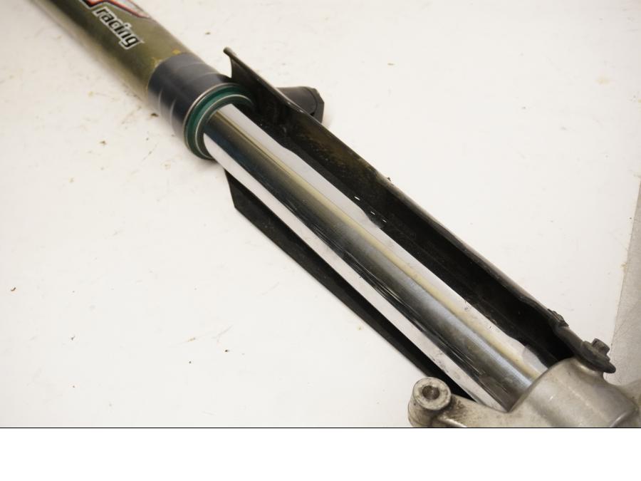 Höger sida på Gaffelben från en KTM 625 SC SM -2002 motorcykel.