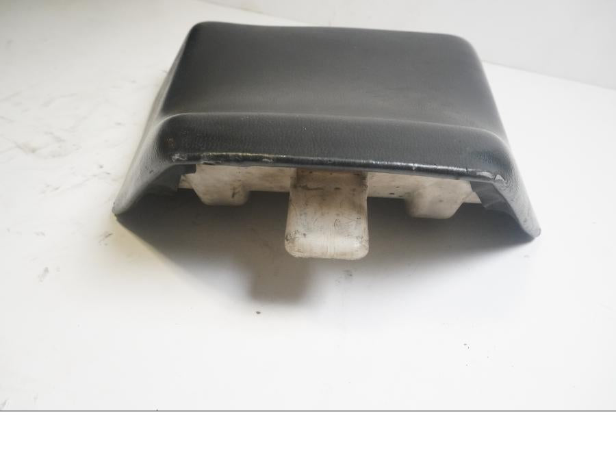 Höger sida på Sadel från en Suzuki GSX-R 750 -1985 motorcykel.