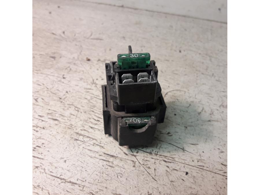 Framsidan på Startrelä från en Honda CBR 1000 RR -2004 motorcykel.