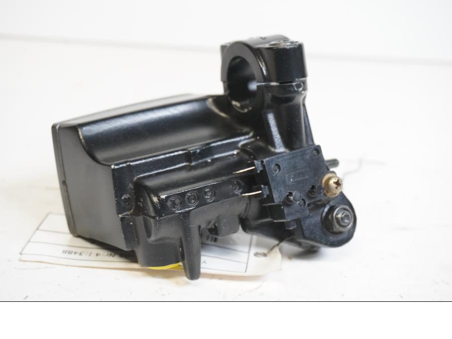 Höger sida på Bromshuvudcylinder från en Yamaha FZ-6 -2005 motorcykel.