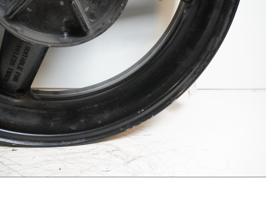 Extrabild3 på Fälg från en Yamaha YZF R6 -1999 motorcykel.