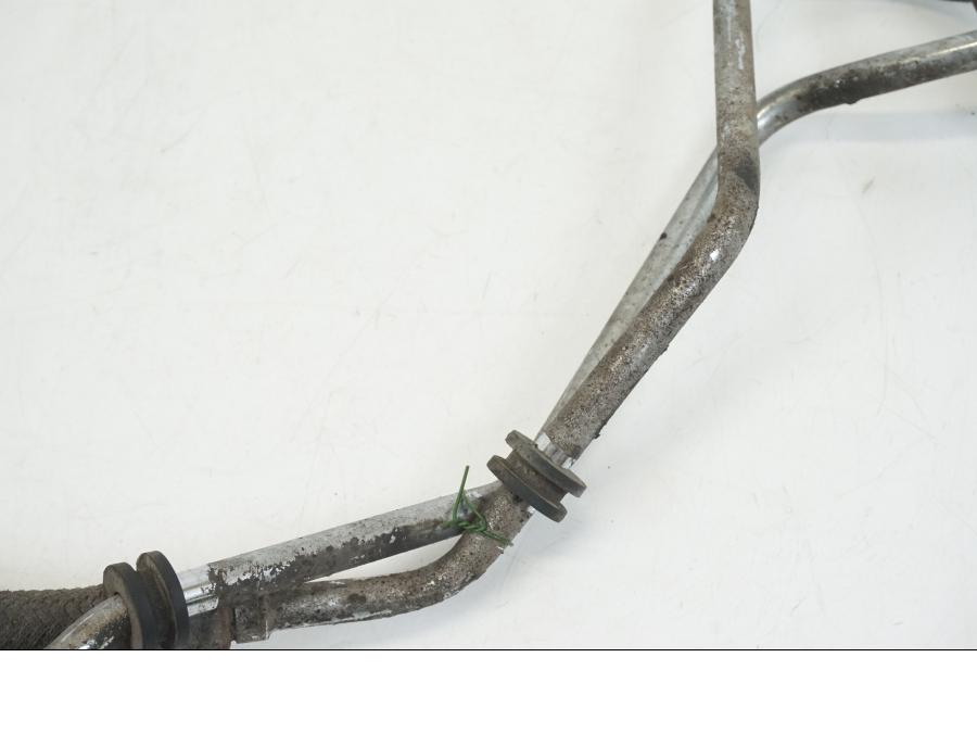 Extrabild3 på Oljekylslang från en Honda CB 750 -2002 motorcykel.