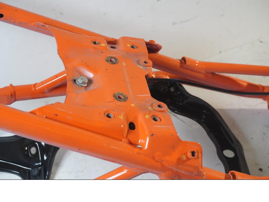 Snett nerifrån på Bakram från en KTM 125 Duke -2017 motorcykel.