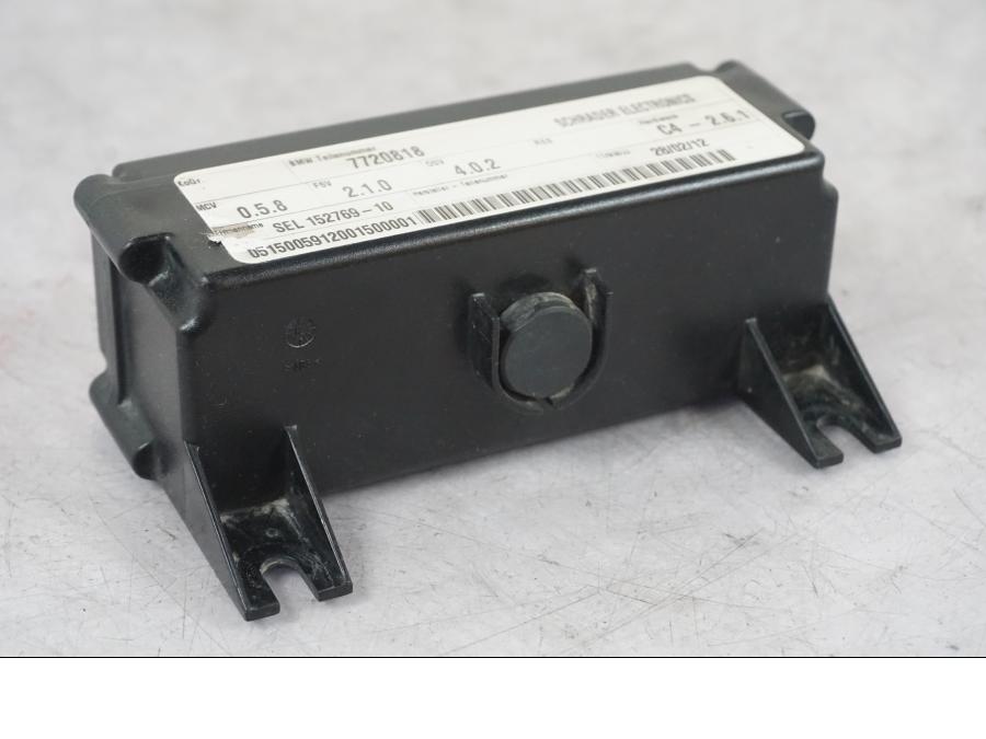 Vänster sida på Däcktrycksgivare styrenhet från en BMW R 1200 GSA -2012 motorcykel.