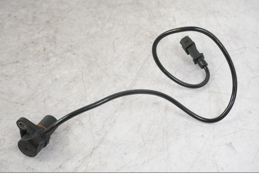 Snett uppifrån på Vevaxelsensor från en Buell 1125 R -2008 motorcykel.