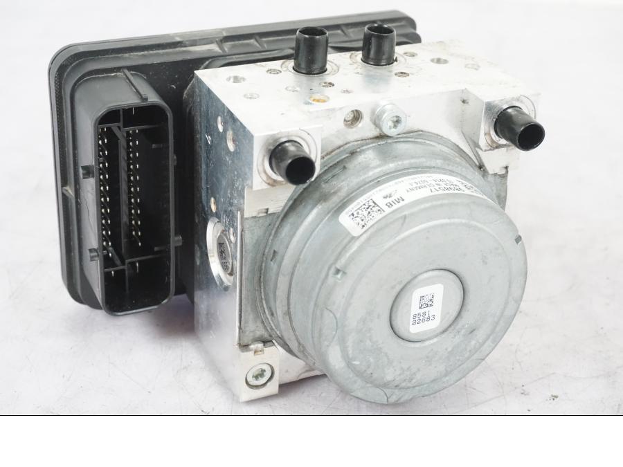 Baksidan på ABS Modulator från en BMW R 1250 GS -2019 motorcykel.