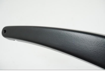 Vänster sida på Bakskärmstag från en Suzuki VL 1500 -1999 motorcykel.