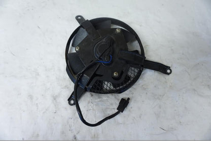 Framsidan på Vattenkylfläkt från en Suzuki GSX-R 750 -2001 motorcykel.