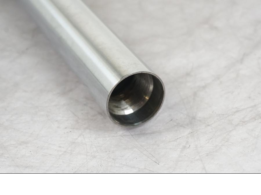 Snett uppifrån på Gaffelben från en Yamaha RD 125 -1980 motorcykel.