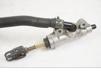 Vänster sida på Bromshuvudcylinder från en Yamaha XVS 1100 -2004 motorcykel.