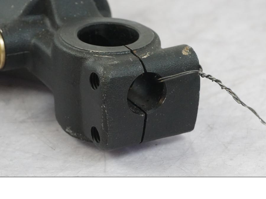 Vänster sida på Gaffelben från en Honda CBR 900 RR -2001 motorcykel.