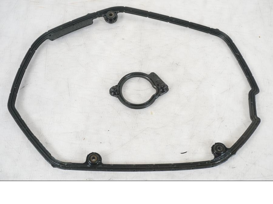 Baksidan på Ventilkåpa från en BMW R 1200 GSA -2014 motorcykel.