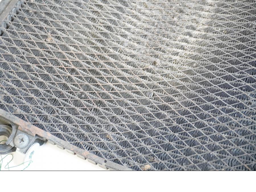 Baksidan på Vattenkyl från en Kawasaki ZZR 1100 -1991 motorcykel.