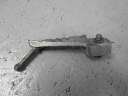 Baksidan på Fotpinne från en Yamaha YZF-R 125 -2009 motorcykel.