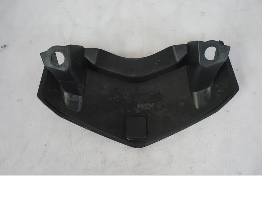 Snett uppifrån på Bakskärm från en KTM 1290 Super Duke -2019 motorcykel.