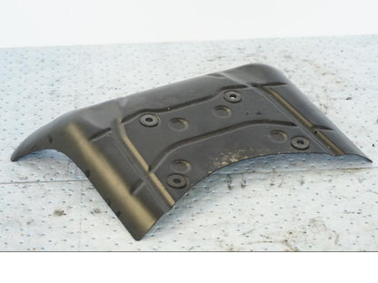 Snett nerifrån på Värmeskydd från en Suzuki GSX 1300 BK -2008 motorcykel.