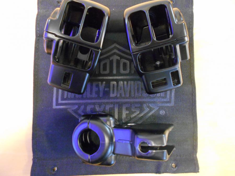 Baksidan på Styrelreglage från en H-D Street Glide FLHX -2008 motorcykel.