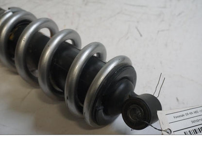 Höger sida på Stötdämpare från en Kawasaki ER-6N -2014 motorcykel.