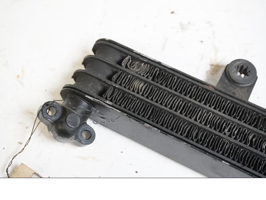 Höger sida på Oljekyl från en Honda XRV 750 -1997 motorcykel.