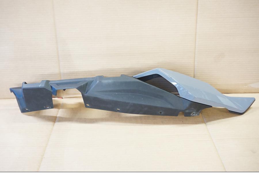 Framsidan på Bakvinge från en Yamaha MT-09 Tracer -2019 motorcykel.