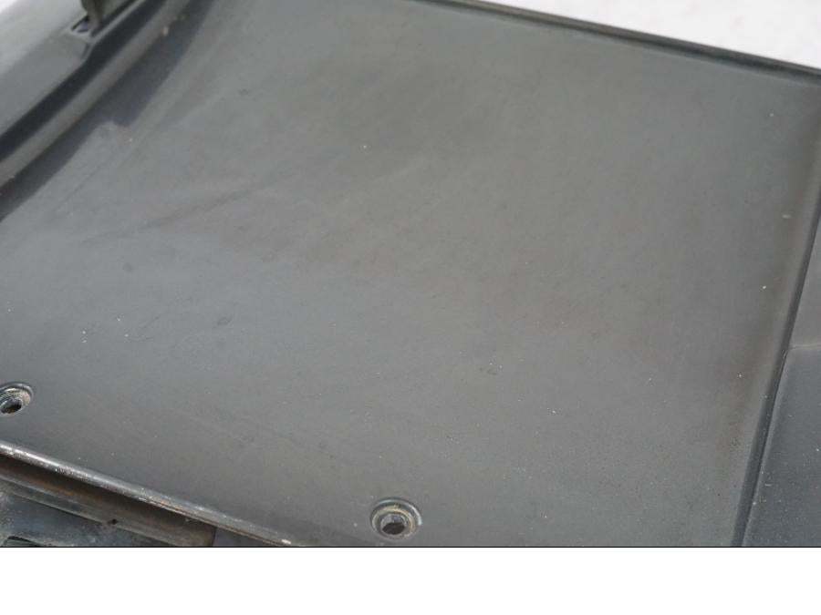 Snett nerifrån på Vindrutemotor från en BMW K 1100 LT -1999 motorcykel.