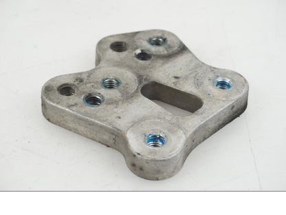 Baksidan på Fotpinnefäste inre från en Suzuki GSX-R 1000 -2007 motorcykel.