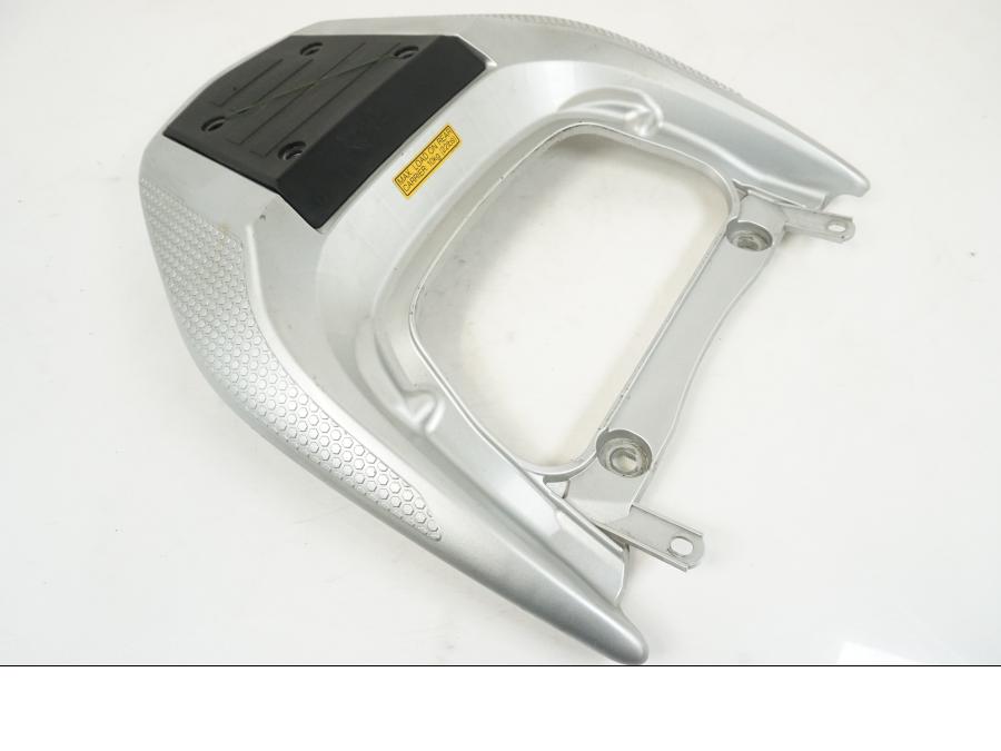 Framsidan på Pakethållare från en Honda XL 1000 V -2008 motorcykel.