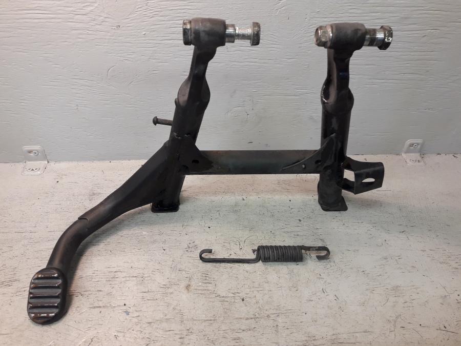 Baksidan på Centralstöd från en Kawasaki GTR 1400 -2012 motorcykel.