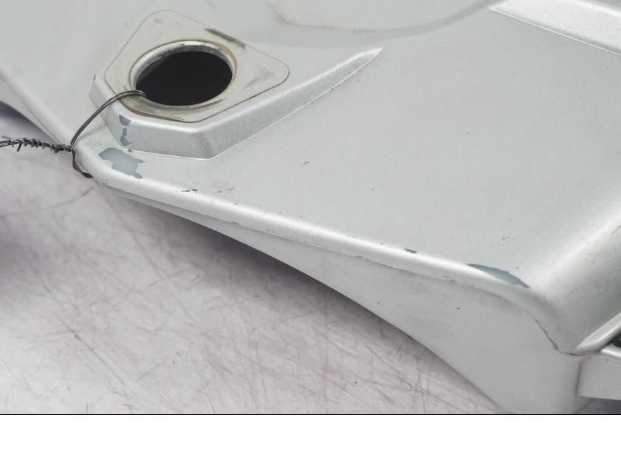 Höger sida på Sadelfäste från en BMW R 1200 GS -2005 motorcykel.