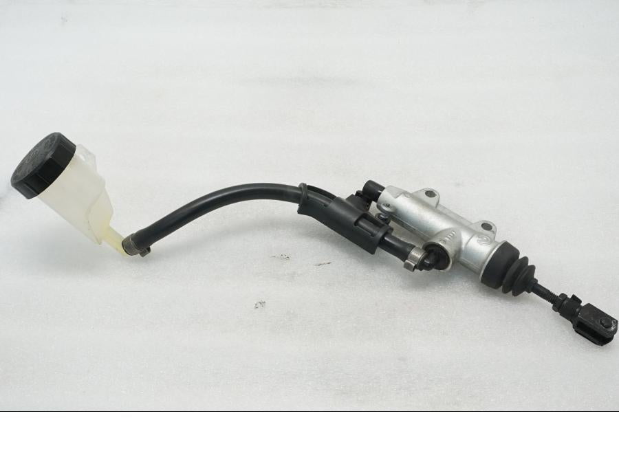 Framsidan på Bromshuvudcylinder från en BMW F 800 R -2011 motorcykel.