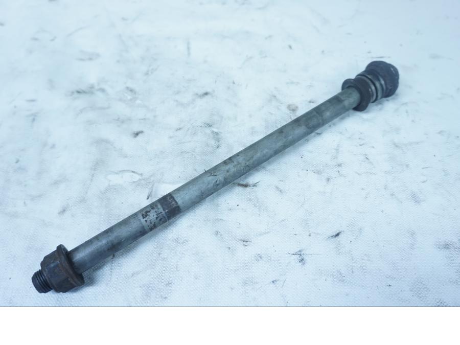 Baksidan på Axel från en Honda XL 600 V -1994 motorcykel.