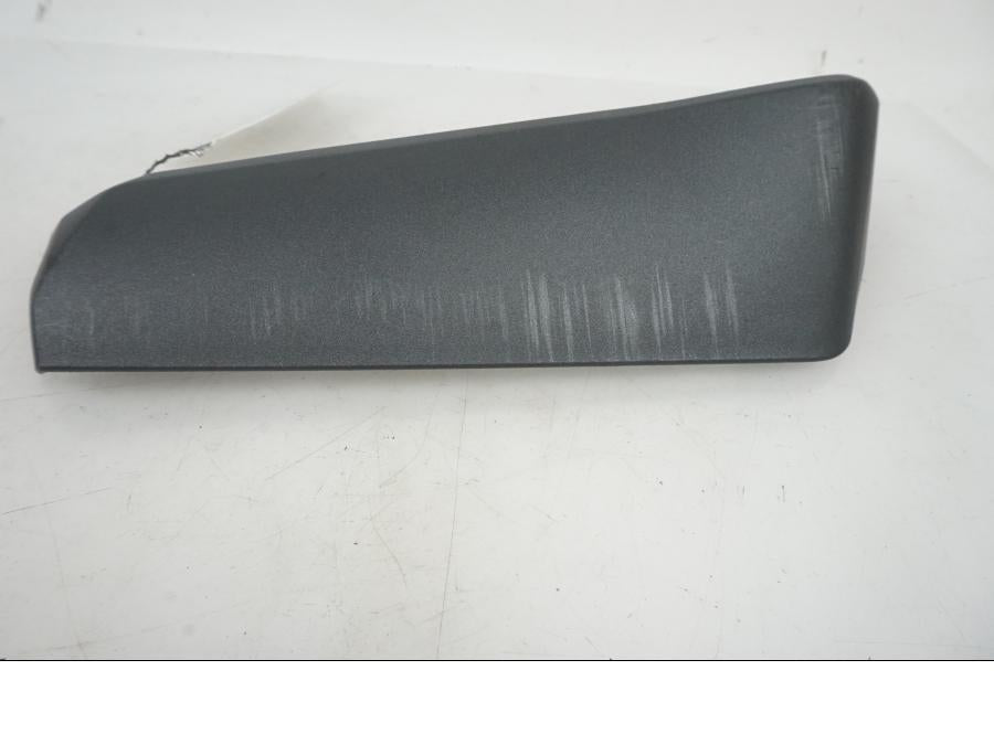 Höger sida på Kylarvinge från en Yamaha MT-09 -2024 motorcykel.